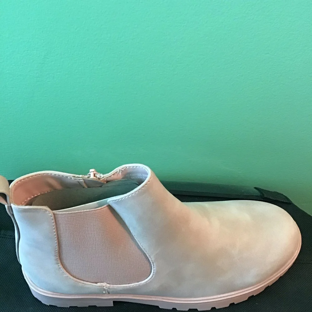 Sugar Caroline Pink‎ Youth Boots Size 5 M Chelsea Bootie Side Zip Lug Sole
